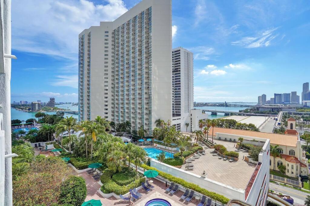 In Love! Skyline Views, Renovated *
